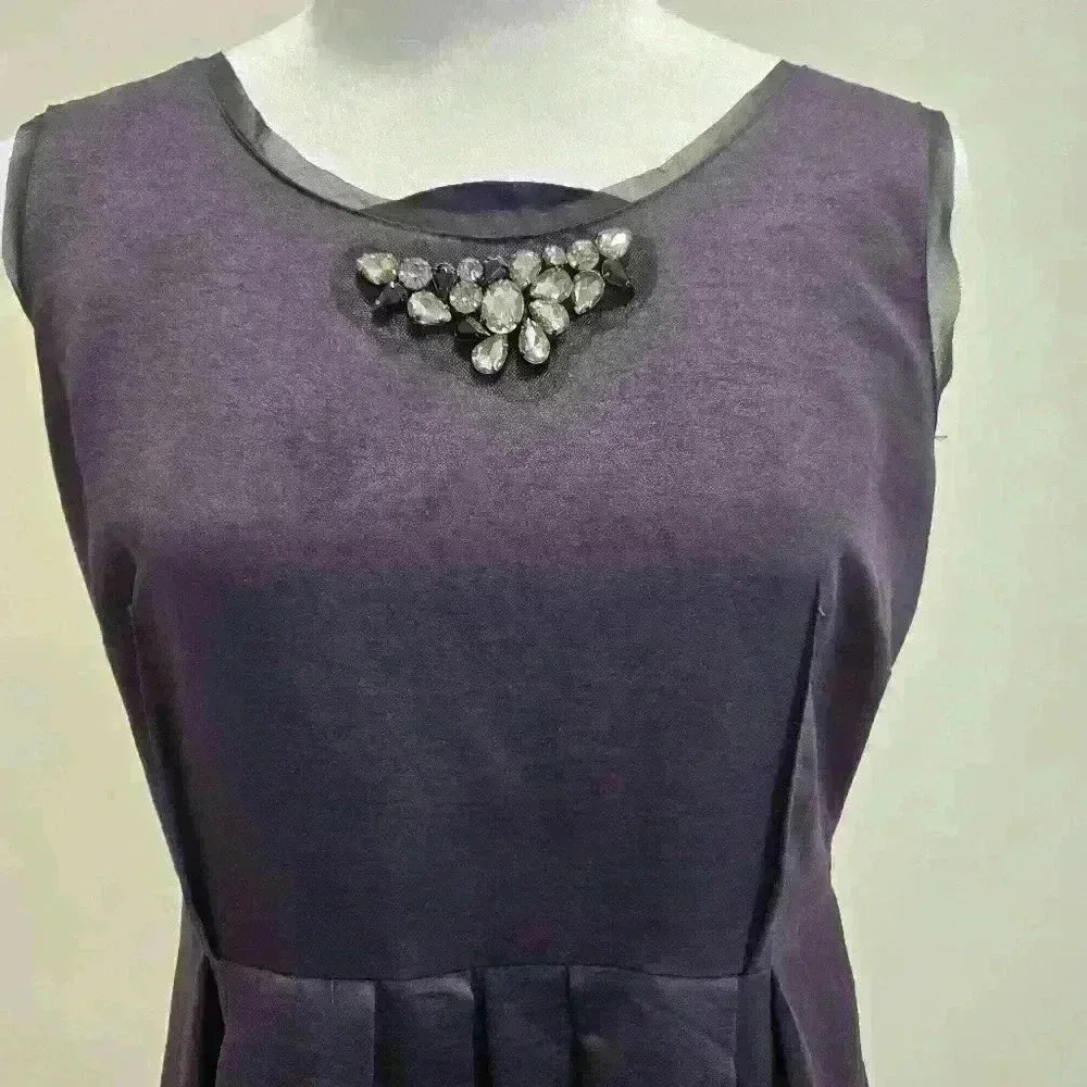 Simply Vera Wang Cocktail Dress Size 12 Purple Sheath Sleeveless Satin Jeweled - Picture 2 of 10